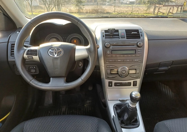 Toyota Corolla cena 22800 przebieg: 260000, rok produkcji 2011 z Nakło nad Notecią małe 16